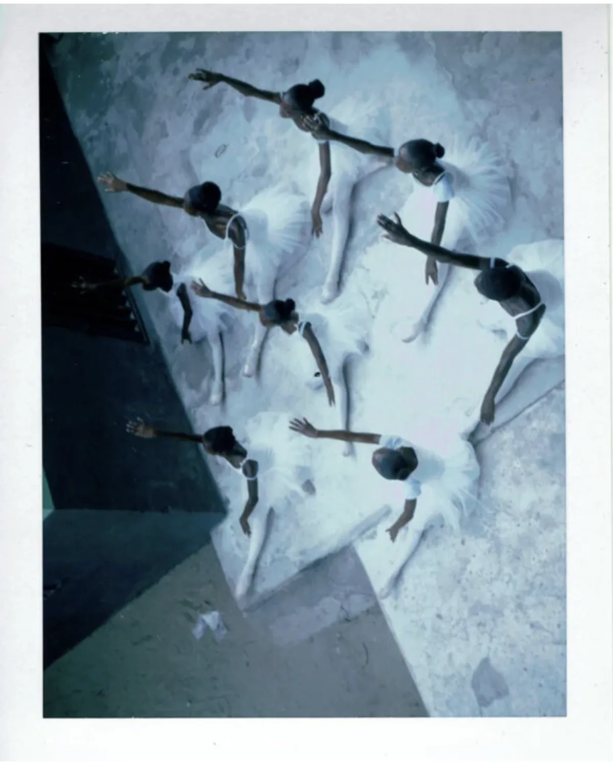 Ijó — ballet dancers overhead rehearsal