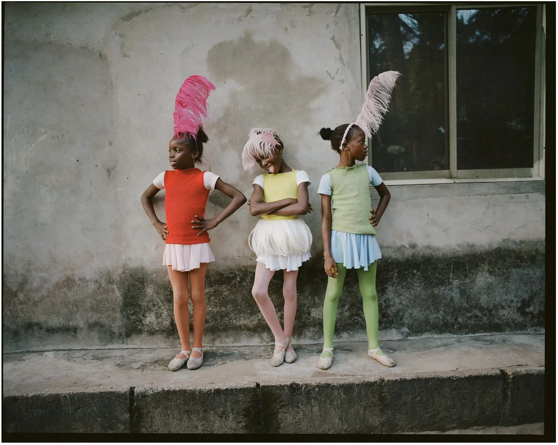 Ijó — three dancers with feather headpieces